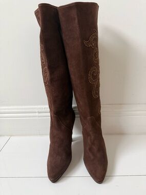 Over-the-Knee Brown Suede Boots with Embroidered Detail